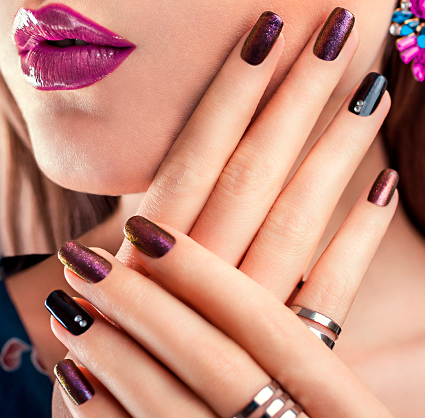 Tendencias uñas otoño colores oscuros