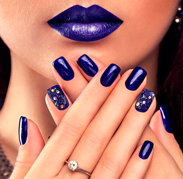 Tendencias uñas otoño colores azules